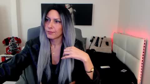 Snapshot of mistressevelyn_ chatting on December 23, 2024, 6:11 am MistressEvelyn  online show from December 23, 2024, 6:11 am