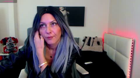 Snapshot of mistressevelyn_ chatting on December 23, 2024, 1:03 pm MistressEvelyn  online show from December 23, 2024, 1:03 pm