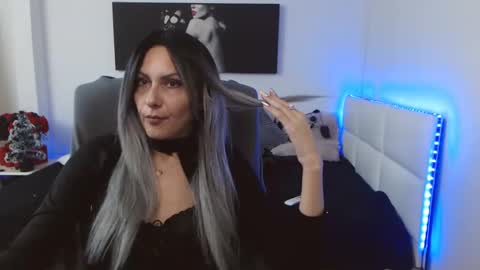 Snapshot of mistressevelyn_ chatting on January 7, 2025, 5:43 am MistressEvelyn  online show from January 7, 2025, 5:43 am