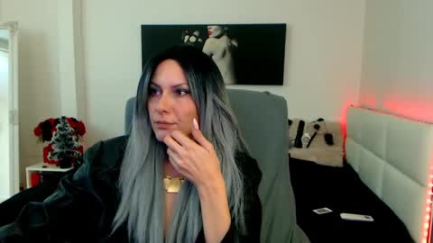 Snapshot of mistressevelyn_ chatting on January 8, 2025, 5:05 am MistressEvelyn  online show from January 8, 2025, 5:05 am