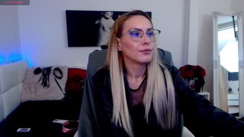Snapshot of mistressevelyn_ chatting on January 14, 2025, 9:02 am MistressEvelyn  online show from January 14, 2025, 9:02 am