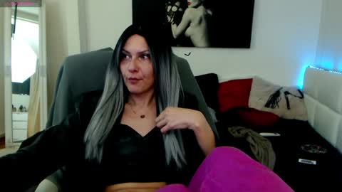 Snapshot of mistressevelyn_ chatting on January 28, 2025, 10:45 am MistressEvelyn  online show from January 28, 2025, 10:45 am
