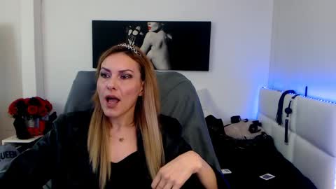 Snapshot of mistressevelyn_ chatting on February 2, 2025, 6:15 am MistressEvelyn  online show from February 2, 2025, 6:15 am