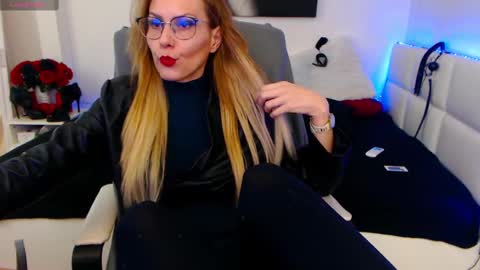 Snapshot of mistressevelyn_ chatting on February 13, 2025, 6:09 am MistressEvelyn  online show from February 13, 2025, 6:09 am
