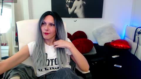 Snapshot of mistressevelyn_ chatting on February 20, 2025, 1:40 pm MistressEvelyn  online show from February 20, 2025, 1:40 pm
