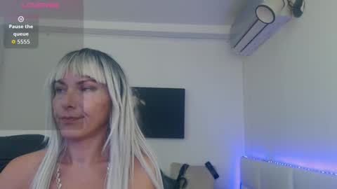 Snapshot of mistressevelyn_ chatting on September 27, 2025, 7:19 pm MistressEvelyn  online show from September 27, 2025, 7:19 pm