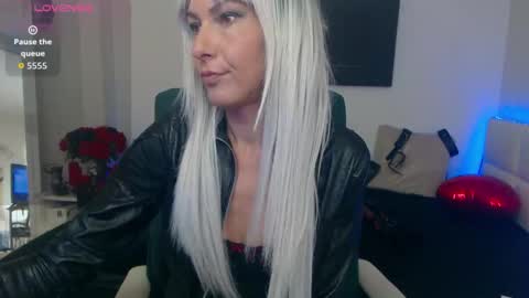 Snapshot of mistressevelyn_ chatting on September 30, 2025, 7:13 am MistressEvelyn  online show from September 30, 2025, 7:13 am