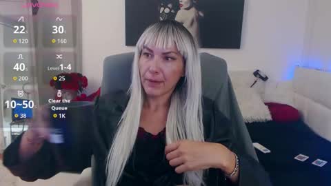 Snapshot of mistressevelyn_ chatting on October 13, 2025, 3:28 am MistressEvelyn  online show from October 13, 2025, 3:28 am