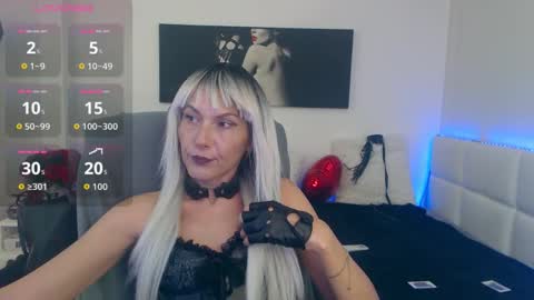 Snapshot of mistressevelyn_ chatting on October 21, 2025, 7:53 am MistressEvelyn  online show from October 21, 2025, 7:53 am