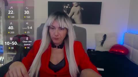 Snapshot of mistressevelyn_ chatting on October 22, 2025, 3:29 am MistressEvelyn  online show from October 22, 2025, 3:29 am