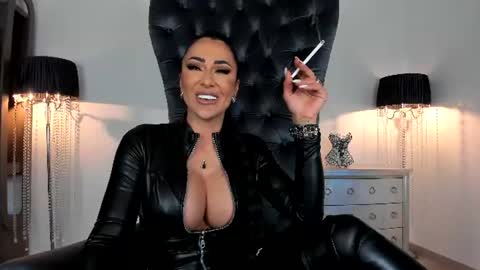 mistresskennya online show from June 10, 2026, 4:12 am