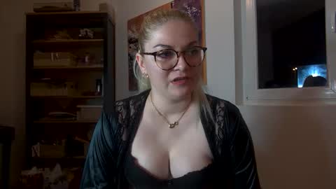 Snapshot of mistressmarlena chatting on January 31, 2026, 9:35 pm Mistress Marlena online show from January 31, 2026, 9:35 pm
