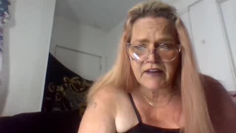 Snapshot of mistressmich623603 chatting on October 31, 2025, 4:19 pm thick playful mistress  new mature hornygranny online show from October 31, 2025, 4:19 pm