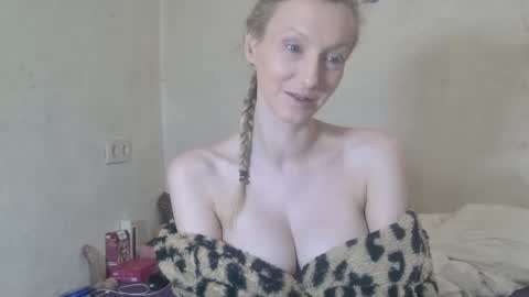 mistressmilly32 online show from February 10, 2026, 8:51 am