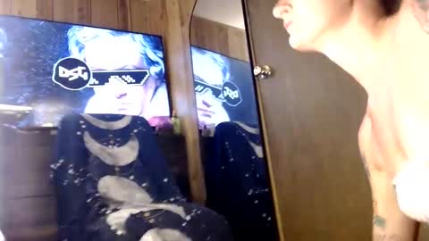 ItsMeMousy online show from September 9, 2025, 12:32 am