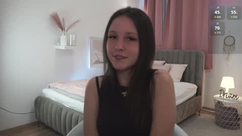 Sindy online show from December 15, 2025, 9:35 am