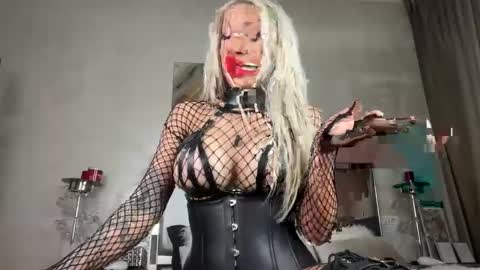 Snapshot of mistresssaida chatting on February 26, 2025, 11:37 pm Mistress Saida online show from February 26, 2025, 11:37 pm