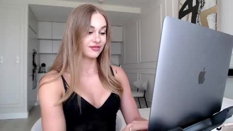 Snapshot of mistressuniverse chatting on June 3, 2026, 9:23 am mistressuniverse online show from June 3, 2026, 9:23 am