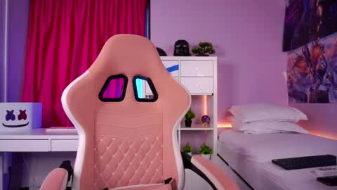 Misty online show from February 9, 2026, 5:33 am