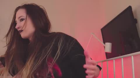 Mita online show from February 26, 2025, 4:36 am