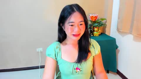 Snapshot of mitsuri_yuki chatting on October 19, 2025, 11:44 am Mitsu online show from October 19, 2025, 11:44 am