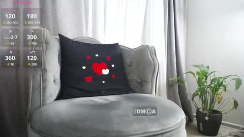 miu__miu online show from December 27, 2024, 2:43 pm