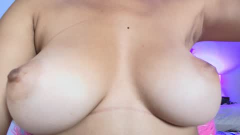 Snapshot of miwa_cutte chatting on December 17, 2024, 2:22 pm Miwa online show from December 17, 2024, 2:22 pm