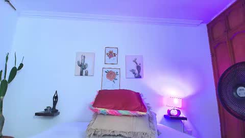 Snapshot of miwa_cutte chatting on February 11, 2025, 11:01 pm Miwa online show from February 11, 2025, 11:01 pm