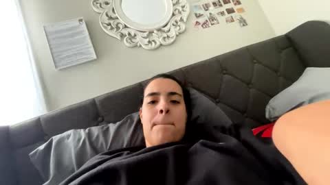 mixedbaby98 online show from October 25, 2025, 3:51 pm