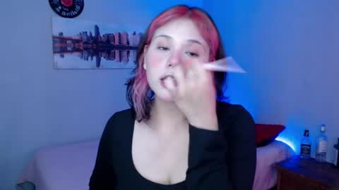 Snapshot of mixie_cute chatting on March 7, 2025, 8:33 pm mixie_cute online show from March 7, 2025, 8:33 pm