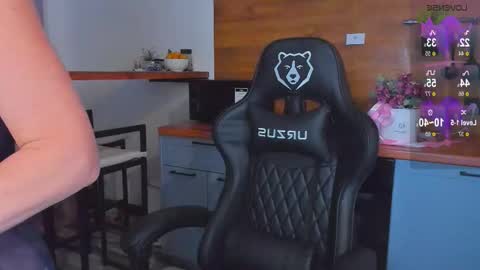 Miya online show from December 1, 2025, 3:06 pm