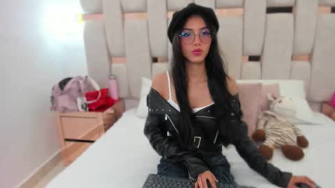 Miyu online show from October 19, 2025, 1:56 pm