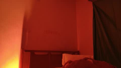 MoonLipson online show from March 17, 2026, 2:16 am