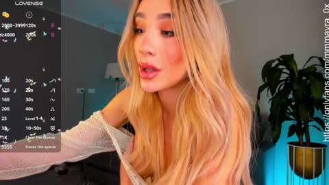 MAYRA   online show from December 29, 2024, 8:04 pm