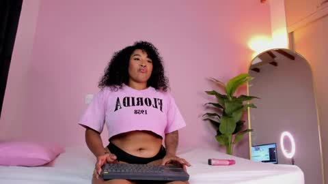 moan_hot online show from May 4, 2026, 12:45 pm