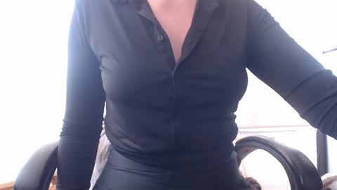 Snapshot of modjo_ chatting on May 28, 2026, 9:34 pm Modjo online show from May 28, 2026, 9:34 pm