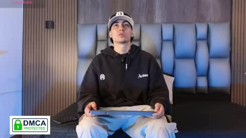 mohamed_malik online show from April 20, 2026, 2:31 pm