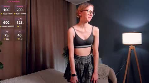 Laura online show from December 3, 2025, 1:35 am