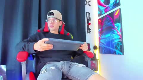 moises_23cm online show from February 2, 2025, 3:17 pm