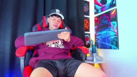 moises_23cm online show from March 5, 2025, 5:29 am