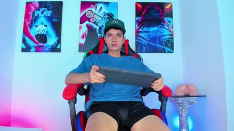 moises_23cm online show from September 28, 2025, 8:36 pm