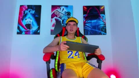 moises_23cm online show from October 7, 2025, 9:34 pm