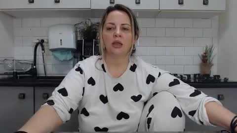 erika online show from February 9, 2025, 8:22 am