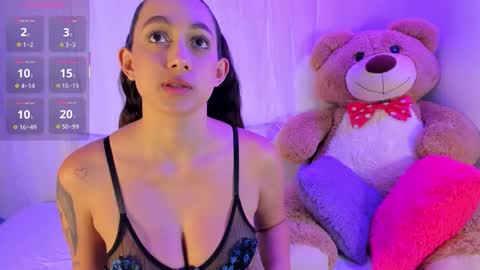 M o L l i E  online show from November 7, 2025, 10:32 pm