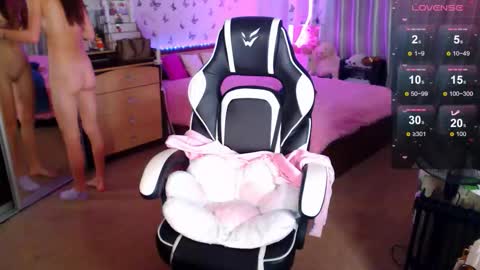 Molly Prvt is open online show from September 15, 2025, 11:21 am