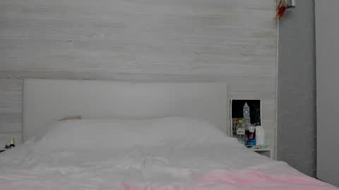 Molly Hunt online show from September 25, 2025, 2:59 am