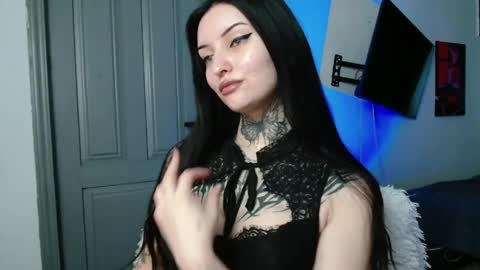 Snapshot of molly_montanaaa chatting on May 28, 2026, 9:28 am Lina online show from May 28, 2026, 9:28 am