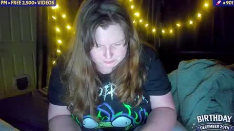 molly_moons online show from November 30, 2025, 8:35 pm
