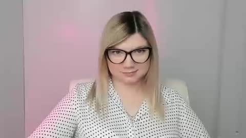 Molly online show from October 19, 2025, 11:44 am