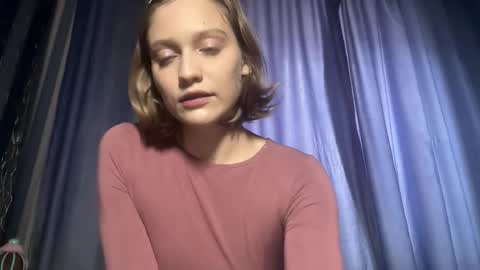 Snapshot of molly_poly chatting on November 13, 2025, 9:52 am molly_poly online show from November 13, 2025, 9:52 am